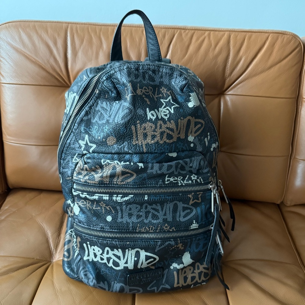 Liebeskind Berlin Saku H7 Oil Black Graffiti Backpack